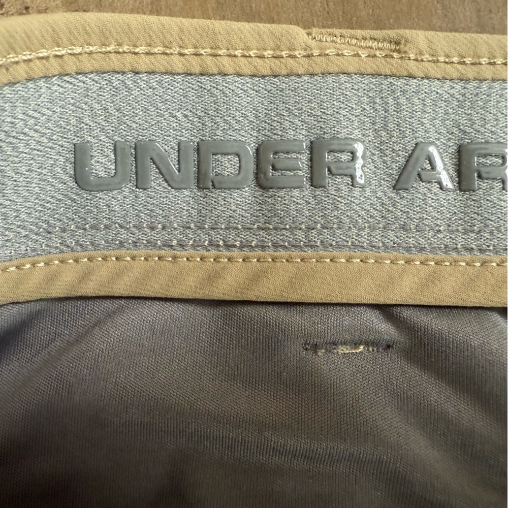 Under Armour Performance Golf Shorts Khaki Men 40 Gummy Waistband Heatgear Loose - Picture 4 of 12